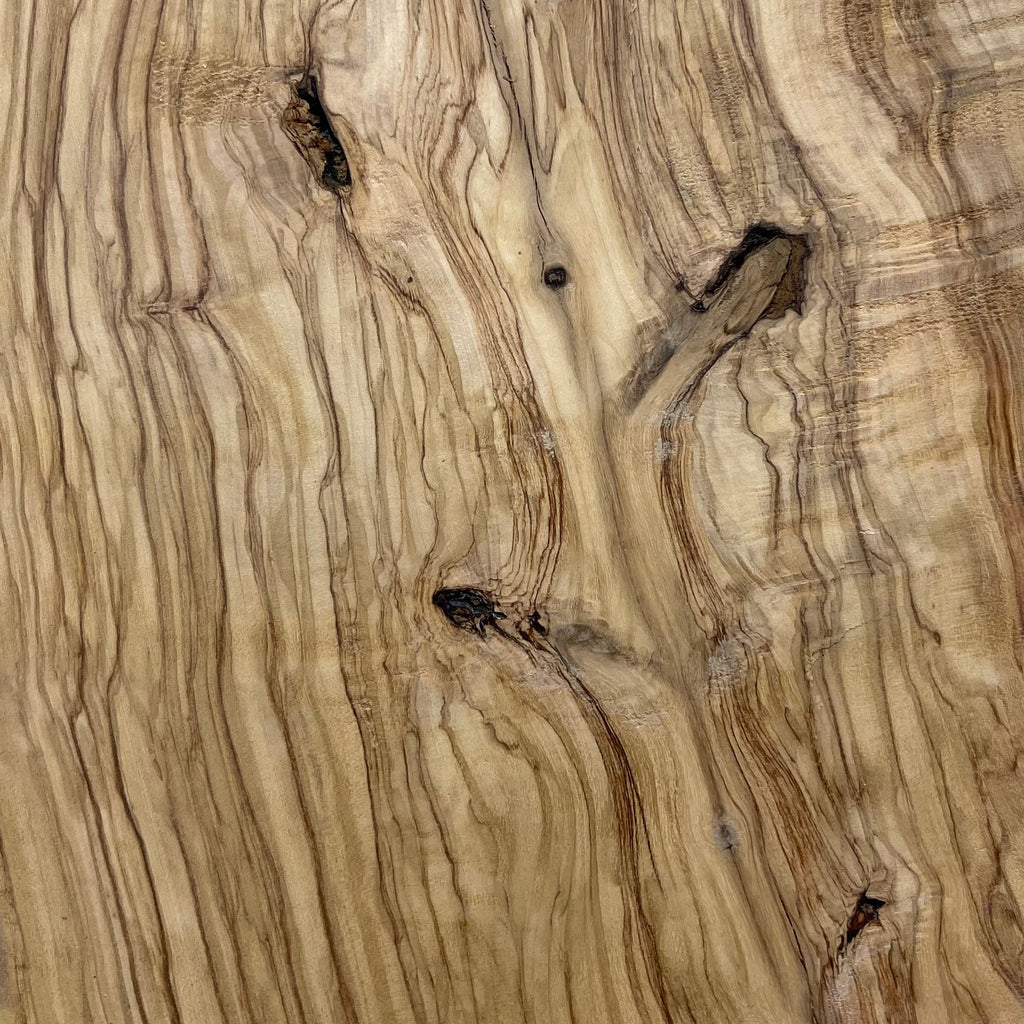Detail Maserung Olivenholzbrett W514 mit markanten Linien
