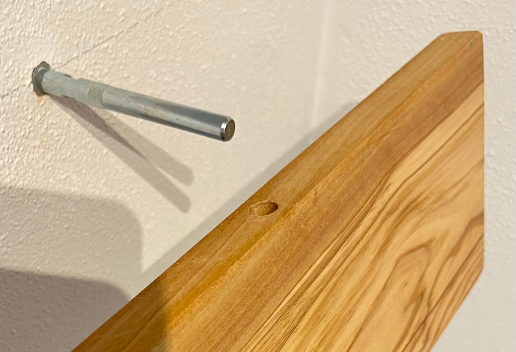 Olivenholz Regalbrett 112 cm – mit Naturkante & starker Maserung | Fertig zur Wandmontage RB114